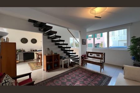 Casa à venda com 160m², 3 quartos e 3 vagas Casa à venda com 160m², 3 quartos e 3 vagasSala