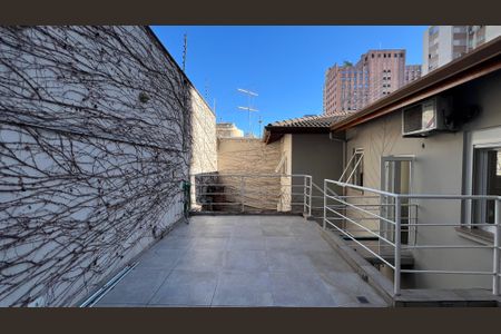 Casa à venda com 160m², 3 quartos e 3 vagas Casa à venda com 160m², 3 quartos e 3 vagasTerraço