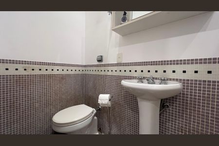 Casa à venda com 160m², 3 quartos e 3 vagas Casa à venda com 160m², 3 quartos e 3 vagasBanheiro da Edícula