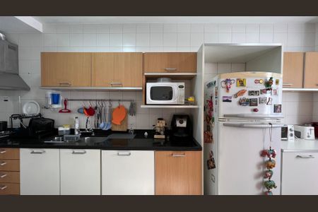 Casa à venda com 160m², 3 quartos e 3 vagas Casa à venda com 160m², 3 quartos e 3 vagasCozinha