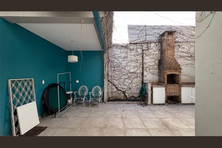 Casa à venda com 160m², 3 quartos e 3 vagas Casa à venda com 160m², 3 quartos e 3 vagasQuintal