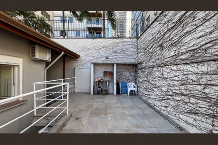 Casa à venda com 160m², 3 quartos e 3 vagas Casa à venda com 160m², 3 quartos e 3 vagasTerraço