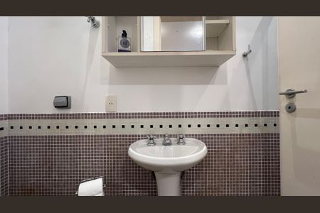 Casa à venda com 160m², 3 quartos e 3 vagas Casa à venda com 160m², 3 quartos e 3 vagasBanheiro da Edícula