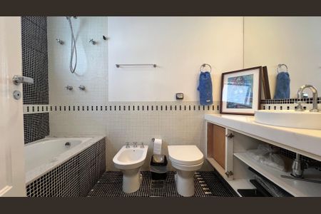 Casa à venda com 160m², 3 quartos e 3 vagas Casa à venda com 160m², 3 quartos e 3 vagasBanheiro da Suíte 2