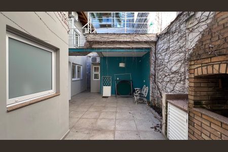 Casa à venda com 160m², 3 quartos e 3 vagas Casa à venda com 160m², 3 quartos e 3 vagasChurrasqueira