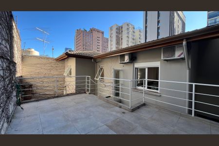 Casa à venda com 160m², 3 quartos e 3 vagas Casa à venda com 160m², 3 quartos e 3 vagasTerraço