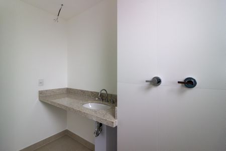 Apartamento à venda com 77m², 2 quartos e 1 vaga Apartamento à venda com 77m², 2 quartos e 1 vagaBanheiro da Suíte 2