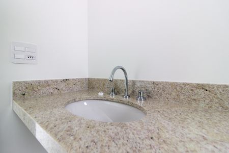 Apartamento à venda com 77m², 2 quartos e 1 vaga Apartamento à venda com 77m², 2 quartos e 1 vagaBanheiro da Suíte 1