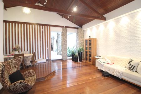 Casa à venda com 400m², 3 quartos e 3 vagasSala