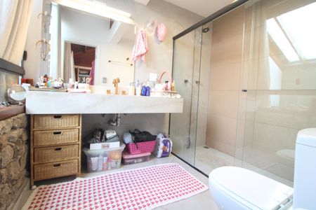 Casa à venda com 400m², 3 quartos e 3 vagasBanheiro Suíte 2