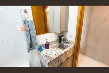 Apartamento à venda com 65m², 2 quartos e sem vaga Apartamento à venda com 65m², 2 quartos e sem vagaBanheiro