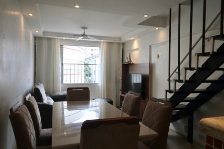 Sala de apartamento para alugar com 2 quartos, 60m² em Jardim Las Palmas, Guarujá