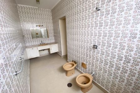 Apartamento à venda com 370m², 4 quartos e 4 vagasBanheiro da Suíte 1