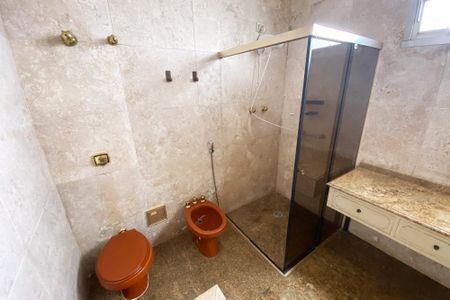 Apartamento à venda com 370m², 4 quartos e 4 vagasBanheiro da Suíte 2