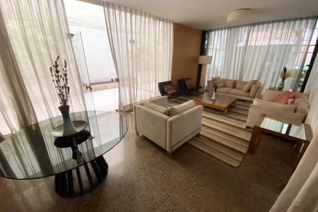 Apartamento à venda com 370m², 4 quartos e 4 vagasÁrea comum - Salão de festas