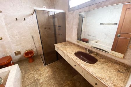 Apartamento à venda com 370m², 4 quartos e 4 vagasBanheiro da Suíte 2