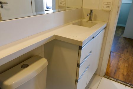 Apartamento para alugar com 64m², 3 quartos e 2 vagas Apartamento para alugar com 64m², 3 quartos e 2 vagasBanheiro