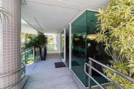 Apartamento à venda com 195m², 4 quartos e 4 vagasEntrada