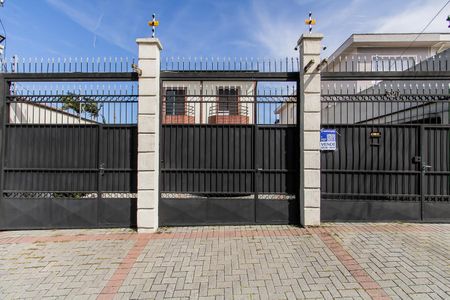 Casa de condomínio à venda com 112m², 2 quartos e 2 vagas Casa de condomínio à venda com 112m², 2 quartos e 2 vagasFachada + Placa