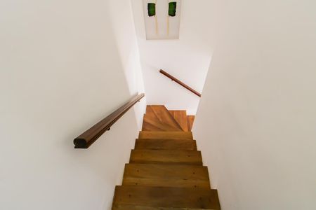 Casa de condomínio à venda com 112m², 2 quartos e 2 vagas Casa de condomínio à venda com 112m², 2 quartos e 2 vagasEscada