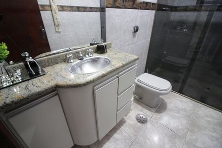 Casa à venda com 121m², 4 quartos e 5 vagasBanheiro
