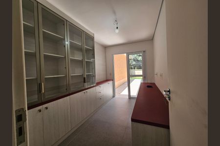 Casa de condomínio à venda com 250m², 3 quartos e 6 vagas Casa de condomínio à venda com 250m², 3 quartos e 6 vagasEscritório