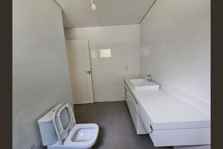 Casa de condomínio à venda com 250m², 3 quartos e 6 vagas Casa de condomínio à venda com 250m², 3 quartos e 6 vagasBanheiro da Suíte 3