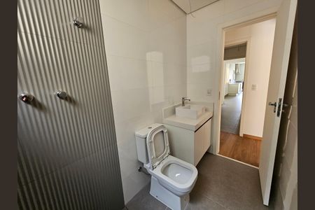 Casa de condomínio à venda com 250m², 3 quartos e 6 vagas Casa de condomínio à venda com 250m², 3 quartos e 6 vagasBanheiro da Suíte 1