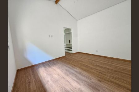 Casa de condomínio à venda com 250m², 3 quartos e 6 vagas Casa de condomínio à venda com 250m², 3 quartos e 6 vagasSuíte 3