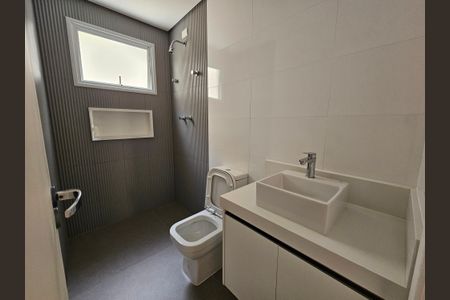 Casa de condomínio à venda com 250m², 3 quartos e 6 vagas Casa de condomínio à venda com 250m², 3 quartos e 6 vagasBanheiro da Suíte 1