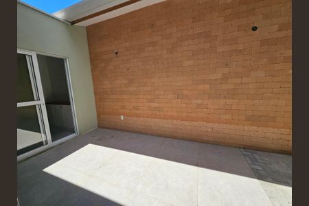 Casa de condomínio à venda com 250m², 3 quartos e 6 vagas Casa de condomínio à venda com 250m², 3 quartos e 6 vagasQuintal