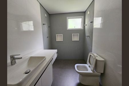 Casa de condomínio à venda com 250m², 3 quartos e 6 vagas Casa de condomínio à venda com 250m², 3 quartos e 6 vagasBanheiro da Suíte 3