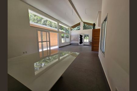 Casa de condomínio à venda com 250m², 3 quartos e 6 vagas Casa de condomínio à venda com 250m², 3 quartos e 6 vagasSala