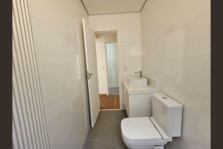 Casa de condomínio à venda com 250m², 3 quartos e 6 vagas Casa de condomínio à venda com 250m², 3 quartos e 6 vagasBanheiro da Suíte 2