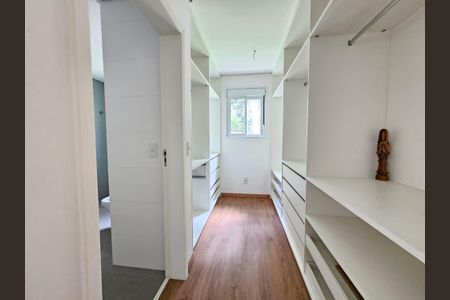 Casa de condomínio à venda com 250m², 3 quartos e 6 vagas Casa de condomínio à venda com 250m², 3 quartos e 6 vagasCloset da suíte 3