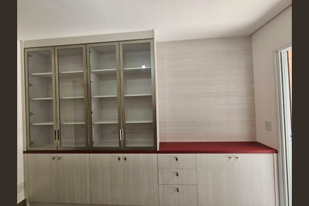 Casa de condomínio à venda com 250m², 3 quartos e 6 vagas Casa de condomínio à venda com 250m², 3 quartos e 6 vagasEscritório