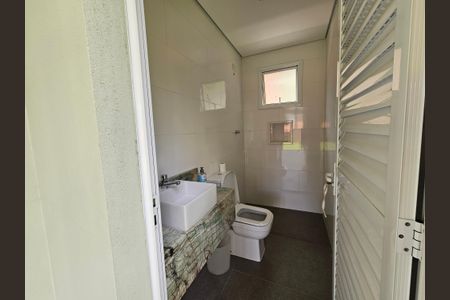 Casa de condomínio à venda com 250m², 3 quartos e 6 vagas Casa de condomínio à venda com 250m², 3 quartos e 6 vagasBanheiro de Serviço