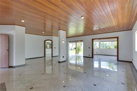 Casa à venda com 468m², 4 quartos e 6 vagas