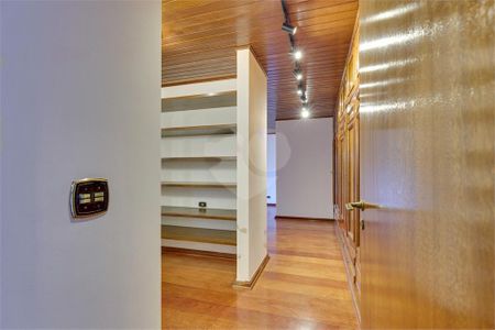 Casa à venda com 468m², 4 quartos e 6 vagas