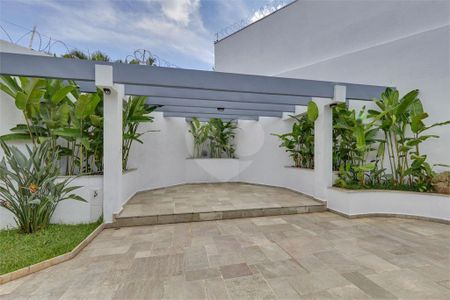Casa à venda com 468m², 4 quartos e 6 vagas