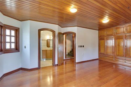 Casa à venda com 468m², 4 quartos e 6 vagas