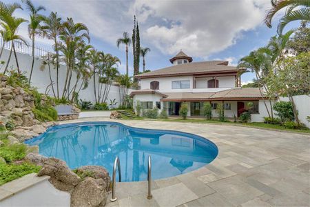 Casa à venda com 468m², 4 quartos e 6 vagas