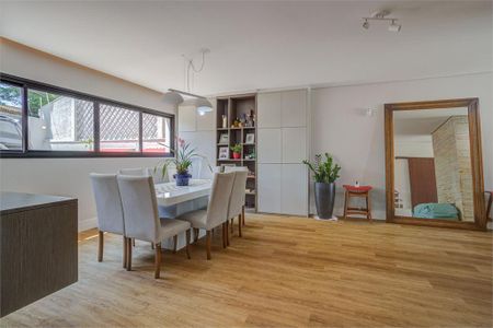 Casa à venda com 350m², 4 quartos e 6 vagas