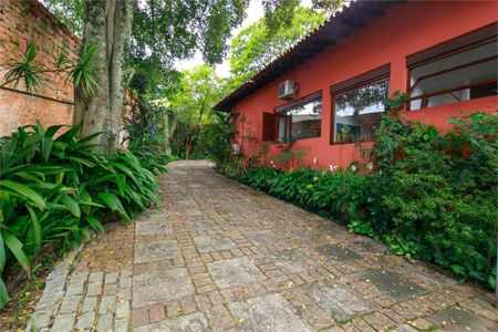 Casa à venda com 302m², 3 quartos e 8 vagas