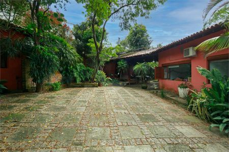 Casa à venda com 302m², 3 quartos e 8 vagas