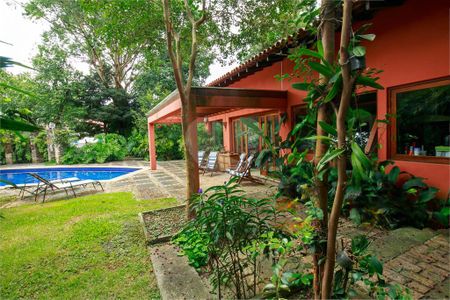 Casa à venda com 302m², 3 quartos e 8 vagas