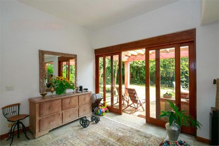 Casa à venda com 302m², 3 quartos e 8 vagas