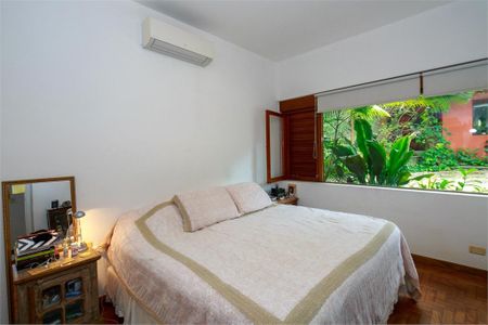 Casa à venda com 302m², 3 quartos e 8 vagas