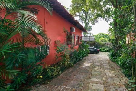 Casa à venda com 302m², 3 quartos e 8 vagas