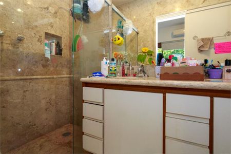 Casa à venda com 302m², 3 quartos e 8 vagas